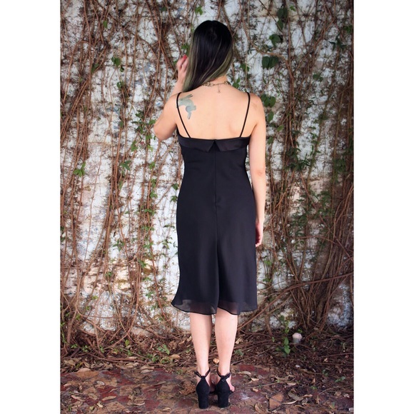 Scene-stopping, curve-hugging 90's LBD. - Picture 2 of 4